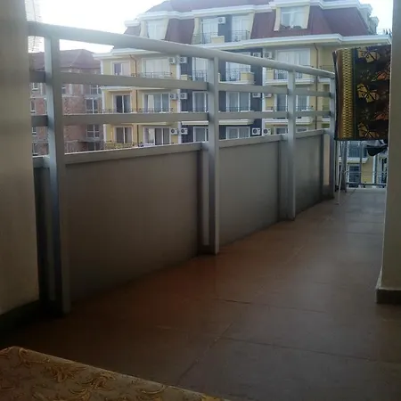 Central Plaza Apartment *